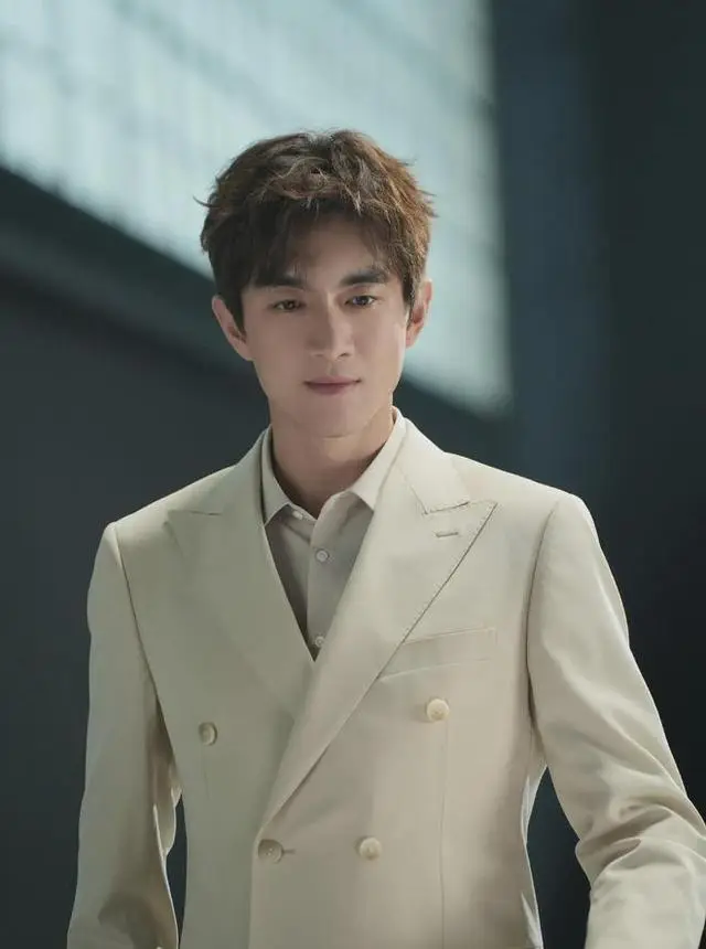 百度热点明星排名前十,_揭秘热度巅峰_2024年度百度男明星搜索指数榜单